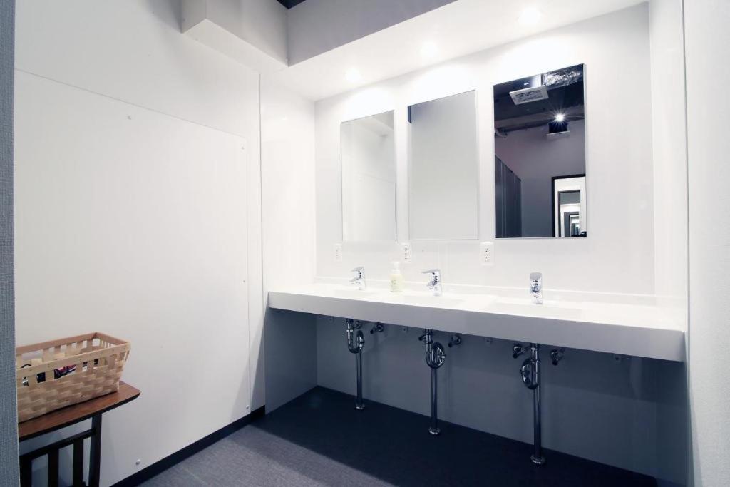 Bee-Hive Sugamo - Male Only Hostel Tokyo Exterior photo