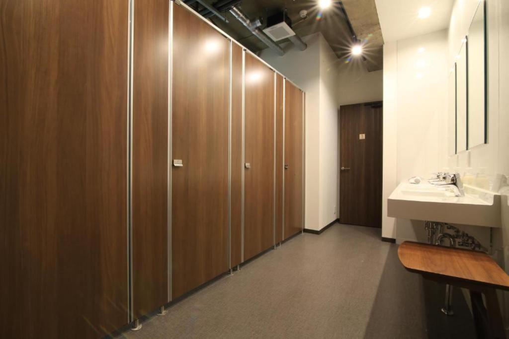 Bee-Hive Sugamo - Male Only Hostel Tokyo Exterior photo
