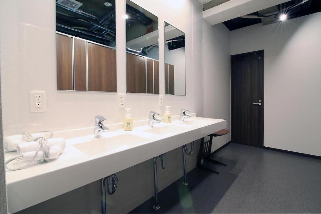 Bee-Hive Sugamo - Male Only Hostel Tokyo Exterior photo