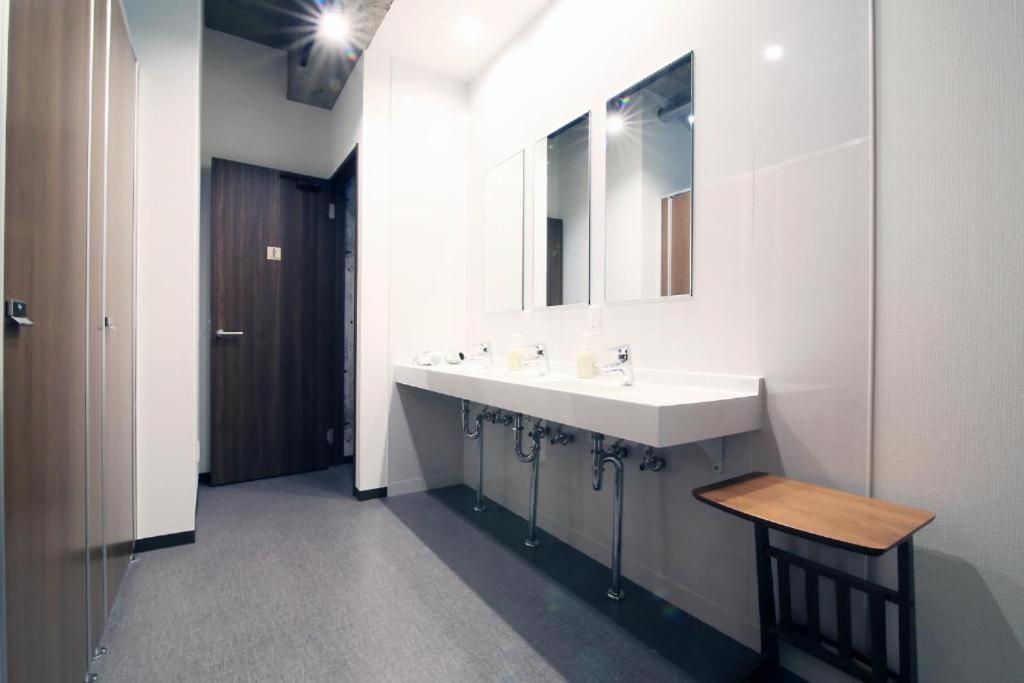 Bee-Hive Sugamo - Male Only Hostel Tokyo Exterior photo